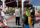 Sampaikan-imbauan-untuk-Taat-Prokes,-Polsek-Alor-Timur-Laksanakan-Patroli-Dialogis-Di-Pasar