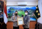Kapolda-NTT-Terima-Piagam-Penghargaan-dari-Kementrian-Keuangan-Direktorat-Jenderal-Pajak-Kanwil-Nusa-Tenggara