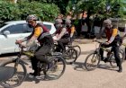 Dengan-Bersepeda,-Personel-Unit-Turjawali-Ditsamapta-Polda-NTT-Sambangi-Warga-Masyarakat