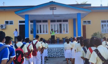 Satlantas-Polres-Alor-Sosialisasi-Terbtib-Berlalu-Lintas-Disekolah