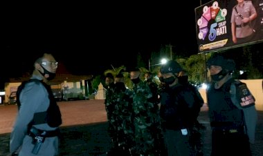 Kapolres-Alor-Pimpin-Patroli-Yustisi-Tentang-Pendisiplinan-Protokol-Kesehatan-Bersama-Personil-Kodim-1622-Alor