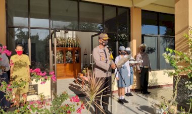 Kapolres-Alor-Pimpin-Pelantikan-PKS-(Patroli-Keamanan-Sekolah)-di-SMA-Negeri-1-Kalabahi