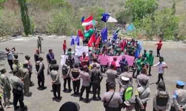 Polres-Alor-Lakukan-Pengamanan-Aksi-Unjuk-Rasa-Jilid-II-dari-Mahasiswa-di-Kantor-DPRD-Kab.-Alor