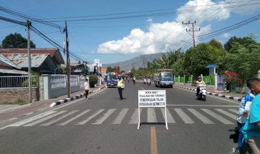 Satlantas-Polres-Alor-Bekerjasama-dengan-UPT-Pendapatan-Kab.-Alor-dan-TNI-Gelar-Operasi-Gabungan