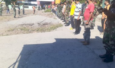 Sinergitas-TNI-Polri-dan-PNS-Serta-Staf-Kec.-Teluk-Mutiara-Lakukan-Kerja-Bakti-Bersama