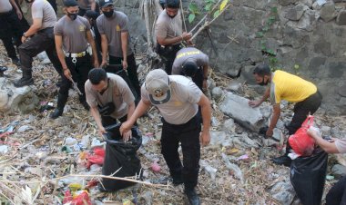 Jumat-Bersih,-Kapolres-Alor-Pimpin-Kerja-Bakti