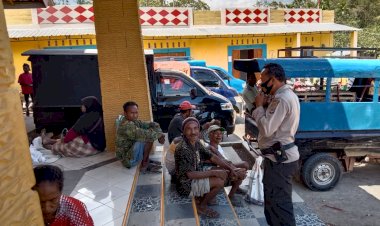 Kapolsek-Alor-Selatan-Didampingi-Anggota-Melaksanakan-Giat-Patroli-di-Pasar-Inpres-Apui