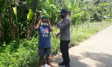 Sat-Binmas-Polres-Alor-Kembali-Lakukan-Pembagian-Masker-Gratis