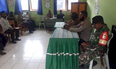 Kapolsek-Alor-Barat-Laut-Dampingi-Penyerahan-Tanah-Kepada-Pihak-Sekolah-SD-GMIT-Kokar