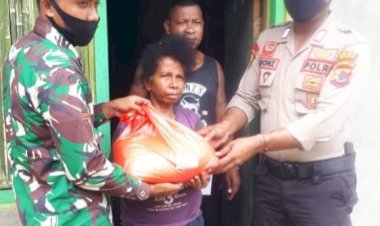 Sinergitas-TNI_POLRI-Menyalurkan-Bantuan-Sosial-Beras-Kepada-Warga-Terdampak-Covid-19-di-Wilayah-Kecamatan-Abal