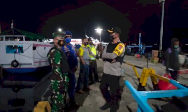 Menjelang-Malam-Natal-Kapolres-Alor-Turun-Langsung