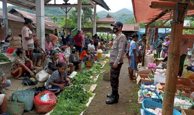Polsek-Alor-Selatan-Melaksanakan-Patroli-dan-Pengamanan-Pasar-Di-Awal-Tahun-2021