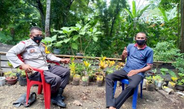 Sambang-Warga,-Bhabinkamtibmas-Beri-Himbauan-Agar-Warga-Patuhi-Protokol-Kesehatan