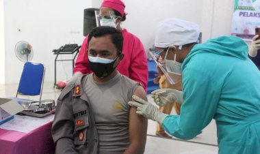 Kapolres-Alor-Terima-Suntikan-Vaksin-Covid-19-Tahap-Pertama