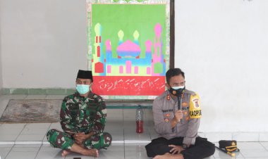 Sinergitas-TNI-POLRI-Sosialisasikan-Prokes-dan-Vaksinasi-Covid-19