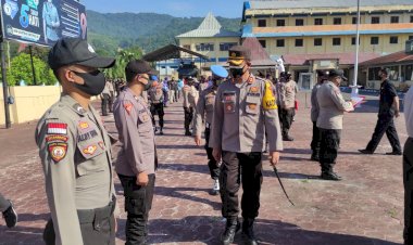 Tingkatkan-Disiplin-dan-Kerapian-Personil,-Kapolres-Alor-Cek-Performance-Anggota