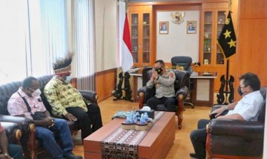 Terima-Silaturahmi-Tokoh-Masyarakat-Papua,-Kapolda-NTT:-Mari-bersama-Kita-jaga-Silaturahmi-yang-Sudah-Terjalin-Baik