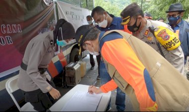 Kepala-BNPB-RI-Tinjau-Lokasi-Bencana-Banjir-Bandang-di-Kecamatan-Alor-Timur-Laut