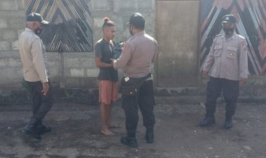 Polri-Peduli-Bencana,-Polsek-Alor-Timur-Salurkan-Bantuan-Sembako-Dari-Kapolri