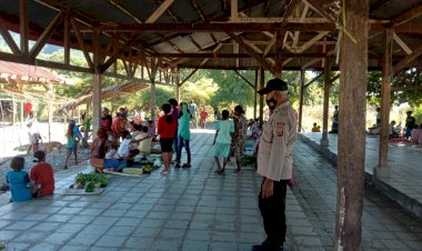 Cegah-Gangguan-Kamtibmas,-Personil-Polsek-Altim-Laksanakan-Patroli-dan-Pengamanan-Pasar