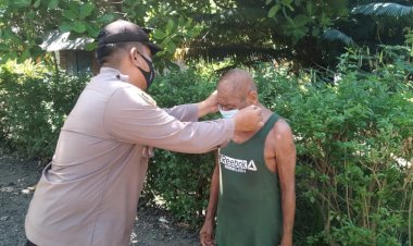 Sat-Binmas-Polres-Alor-Berikan-himbauan-dan-Masker-Gratis-kepada-Warga