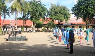 Sebagai-Pejuang-Kesehatan-dan-Garda-Terdepan-Penanganan-Covid-19,-Nakes-RSB-Titus-Uly-Kupang-Diberi-Penghormatan-Khusus-Kapolda-Bersama-Seluruh-Anggota-Polda-NTT