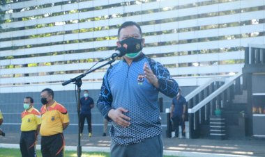 Pimpin-Apel-Olahraga-Pagi,-Kapolda-NTT-Ingatkan-Pentingnya-Menjaga-Protokol-Kesehatan