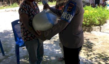 Polsek-Pantar-Salurkan-Bantuan-Sosial-Kepada-Korban-Bencana-Alam