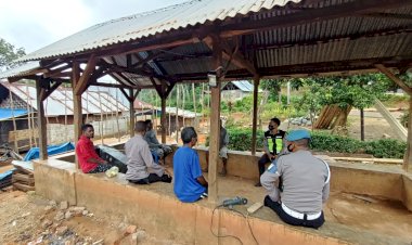 Ciptakan-Sitkamtibmas-Yang-Aman-dan-Kondusif,-Polsek-Alsel-Laksanakan-Patroli-dan-Sambang