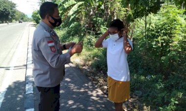 Himbauan-dan-Pembagian-Masker-Gratis-Oleh-Sat-Binmas-Polres-Alor