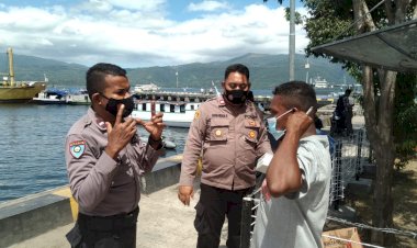 Tekan-Kasus-Covid-19,-Sat-Binmas--Bagikan-Masker-Gratis-Kepada-Masyarakat