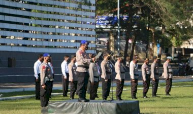 Pimpin-Upacara-Bulanan,-Dirpolairud-Polda-NTT-:-Tingkatkan-Semangat-Pengabdian-Kita-Yang-Dilandasi-Tribrata-dan-Catur-Prasetya