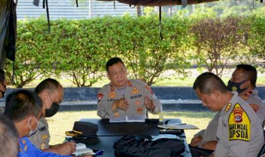 Operasi-Penanganan-Bencana-di-Wilayah-NTT,-Kapolda-NTT:--Operasi-Kemanusiaan-Ini-Harus-Bisa-Memberikan-Dampak-Positif-Kepada-Masyarakat