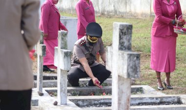 Sambut-HUT-Bhayangkara,-Polres-Alor-Gelar-Upacara-Ziarah-di-TMP-Malua-Galiau-Kab.-Alor