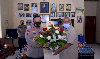 Sambut-Hari-Bhayangkara-Ke-75,-Kapolda-NTT-Silahturahmi-ke-Irjen-Pol.-(Purn)-Drs.-Y.-Jacki-Uly