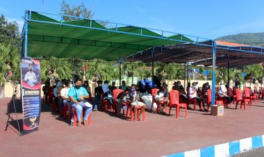 Polres-Alor-Laksanakan-Gerai-Vaksinasi-Merdeka,-Wajibkan-Berpakaian-Adat