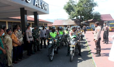 Polres-Alor-Distribusikan-Beras-Kepada-Bhabinkamtibmas-Untuk-Diberikan-Kepada-Warga-Kurang-Mampu