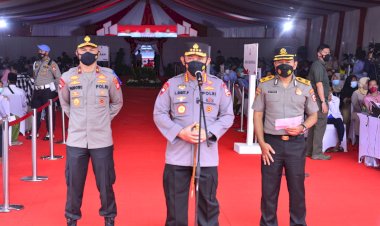 Tinjau-Vaksinasi-Akpol-97,-Kapolri:-Pertumbuhan-Ekonomi-Diiringi-Strategi-Pengendalian-Covid-19