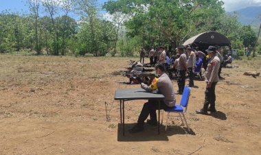 Polres-Alor-melatih-kemampuan-menembak