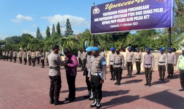 Polres-Alor-Gelar-Upacara-Reward-dan-Punishment