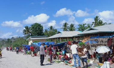 Polsek-Pantar-Barat-Polsubsektor-Muriabang-Laksanakan-Patroli-di-Pasar