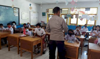 Personil-Sat-Binmas-Polres-Alor-Melaksanakan-Sosialisasi-Ke-Sekolah
