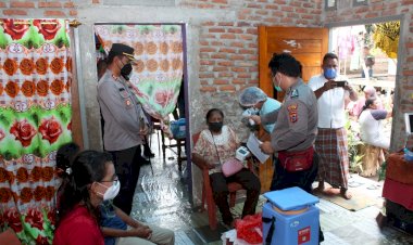 Polres-Alor-mengelar-Vaksinasi-Mobile