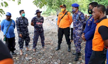 SatPol-Airud-Polres-Alor-melakukan-pencarian-Nelayan-yang-hilang