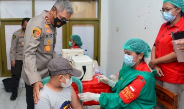 Tinjau-Pelaksanaan-Vaksinasi-Merdeka-Anak,-Kapolda-NTT-:-Target-yang-Harus-Dicapai-dengan-Jumlah-Anak-yang-Ada-di-Wilayah-Nusa-Tenggara-Timur-ini-kurang-lebih-607.189