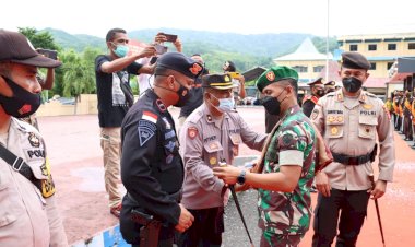 Polres-Alor-Gelar-Apel-Tradisi-Kehormatan-Pelepasan-Dandim-1622-Alor-dan-Ketua-Pengadilan-Negeri-Kalabahi