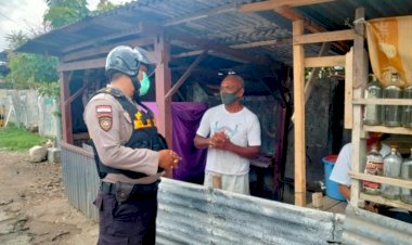 Patroli-Dialogis-di-Kota-Kupang,-Personel-Turjawali-Ditsamapta-Polda-NTT-Ajak-Warga-Jaga-Kamtibmas-dan-Terapkan-Prokes