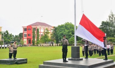 Gelar-Upacara-Bendera-Bulanan,-Kapolda-NTT-:-Ini-Merupakan-Salah-Satu-Upaya-Meningkatkan-Disiplin,-Patriotisme,-Jiwa-Korsa,-Loyalitas-dan-Kebersamaan
