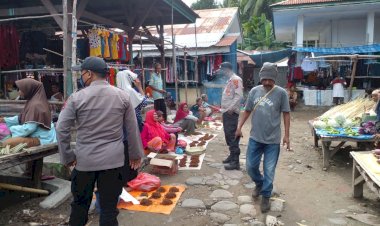 Personel-Polsek-Pantar-Lakasanakan-Patroli-Sambang-Pasar