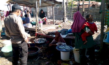 Berikan-Himbauan-Prokes,-Polsek-Pantar-Laksanakan-Patroli-Dialogis-di-Pasar-Inpres-Kabir